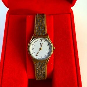 Ladies Yves Saint Laurent watch 💥💥💥